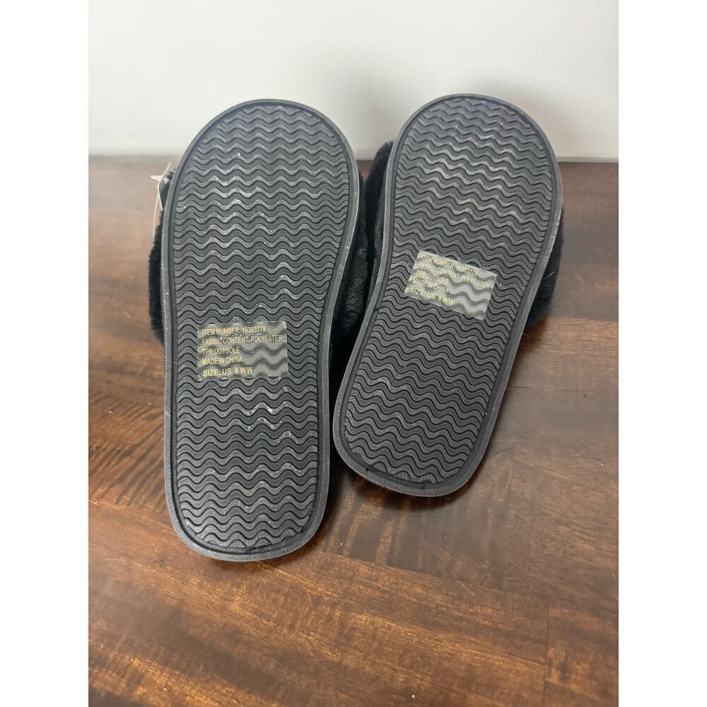 Torrid Black Fuzzy Slippers 8W - NWT - Picture 6 of 6